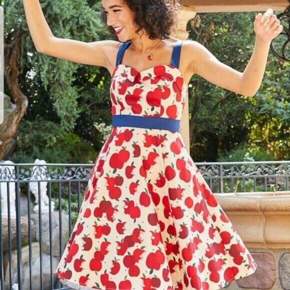 Snow White and the 7 Dwarves dress by Disney's The Dress Shop XS - Picture 7 of 10